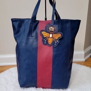 Saks, Fifth Avenue, blue and burgundy hanging bee tote perfect for spring